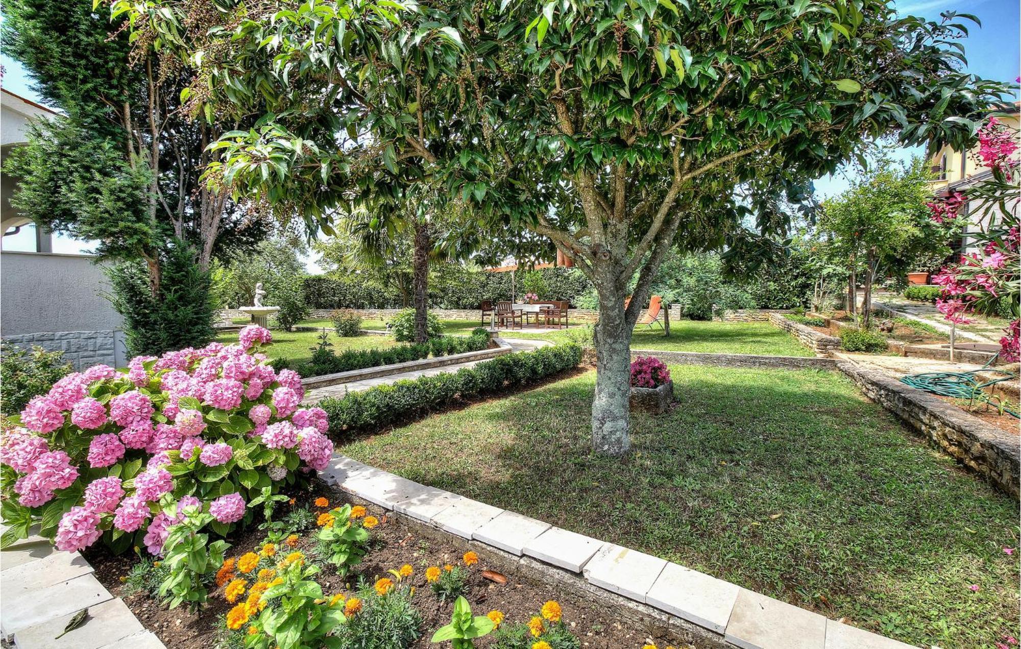 Amazing Apartment In Porec With Wifi Экстерьер фото